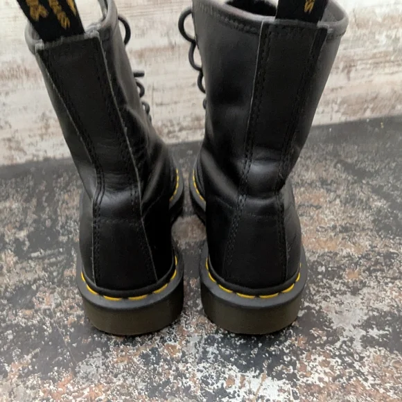 Womens Dr. Martens Combat Boots Sz 6 Used Black Leather 11821 Classic - Picture 6 of 7